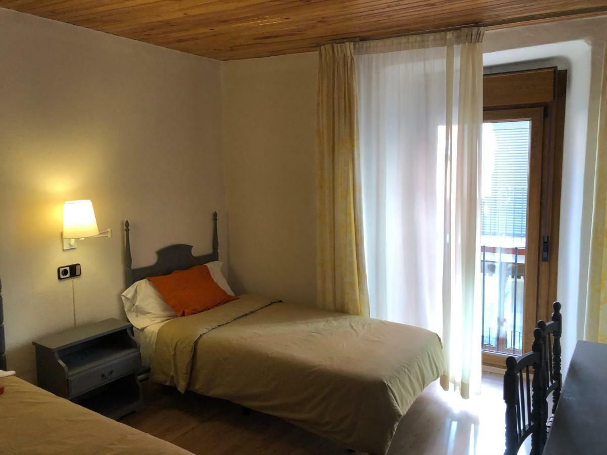 Hostal Di Verena Puigcerdà Exteriör bild