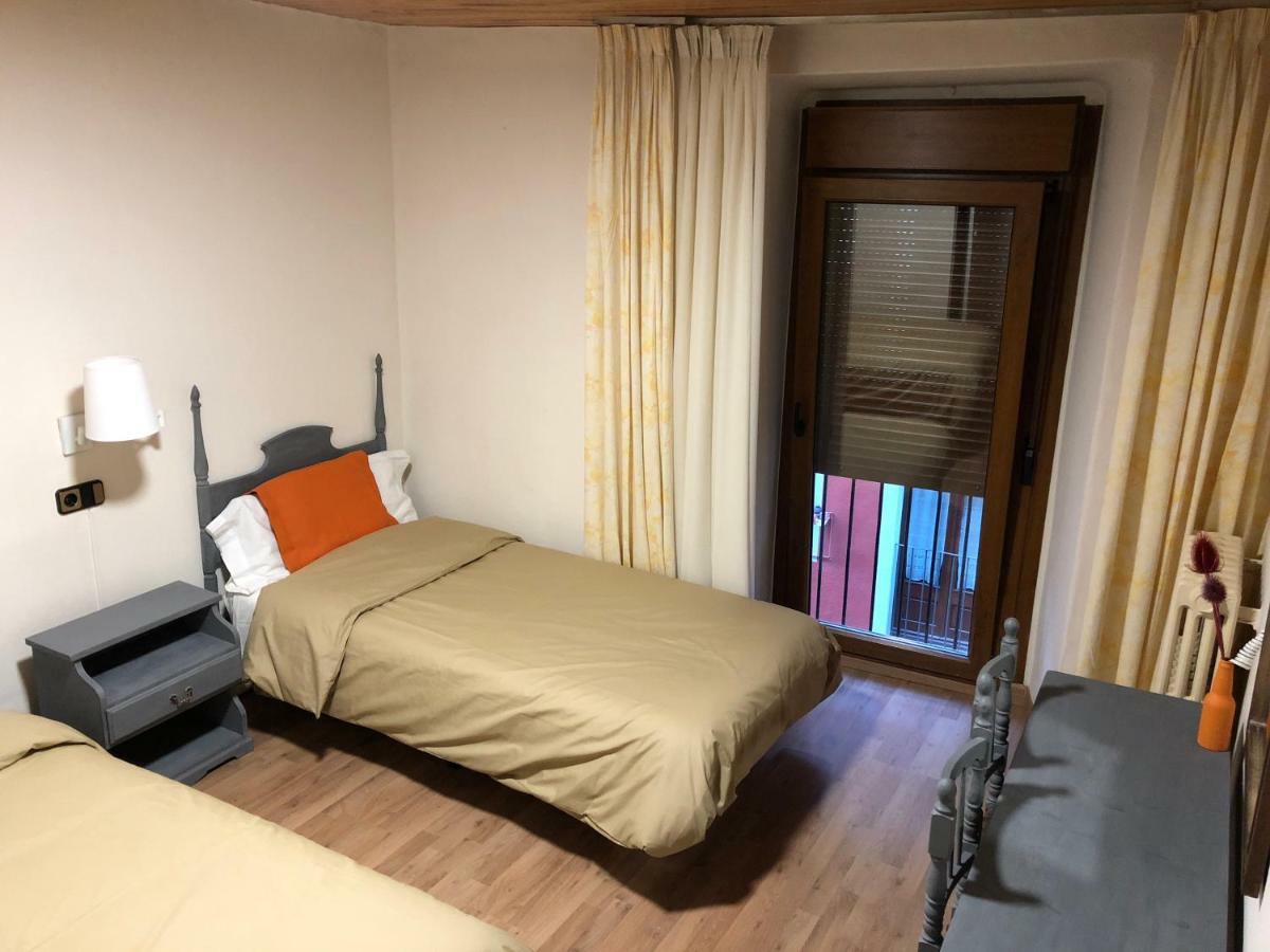 Hostal Di Verena Puigcerdà Exteriör bild