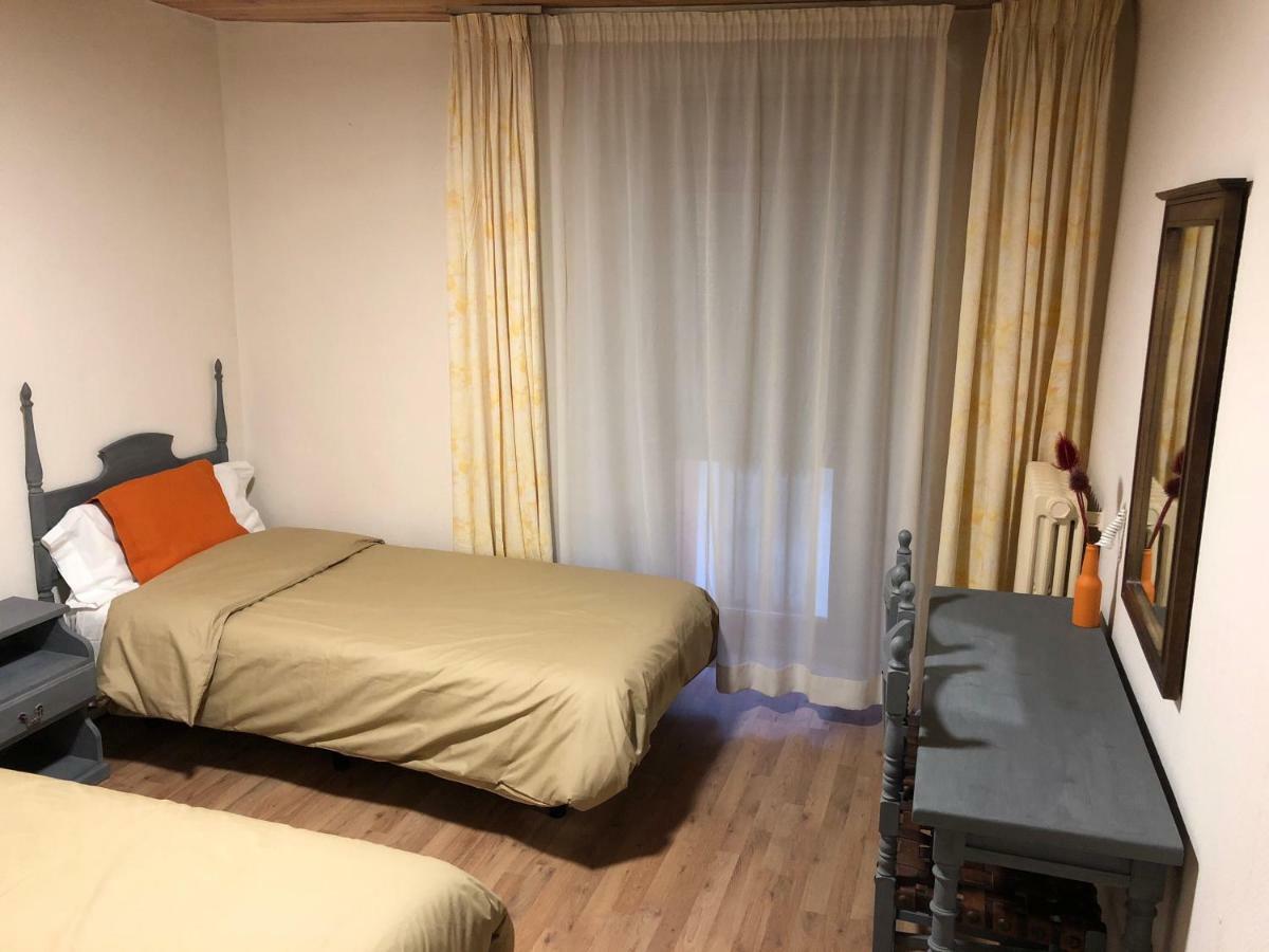 Hostal Di Verena Puigcerdà Exteriör bild