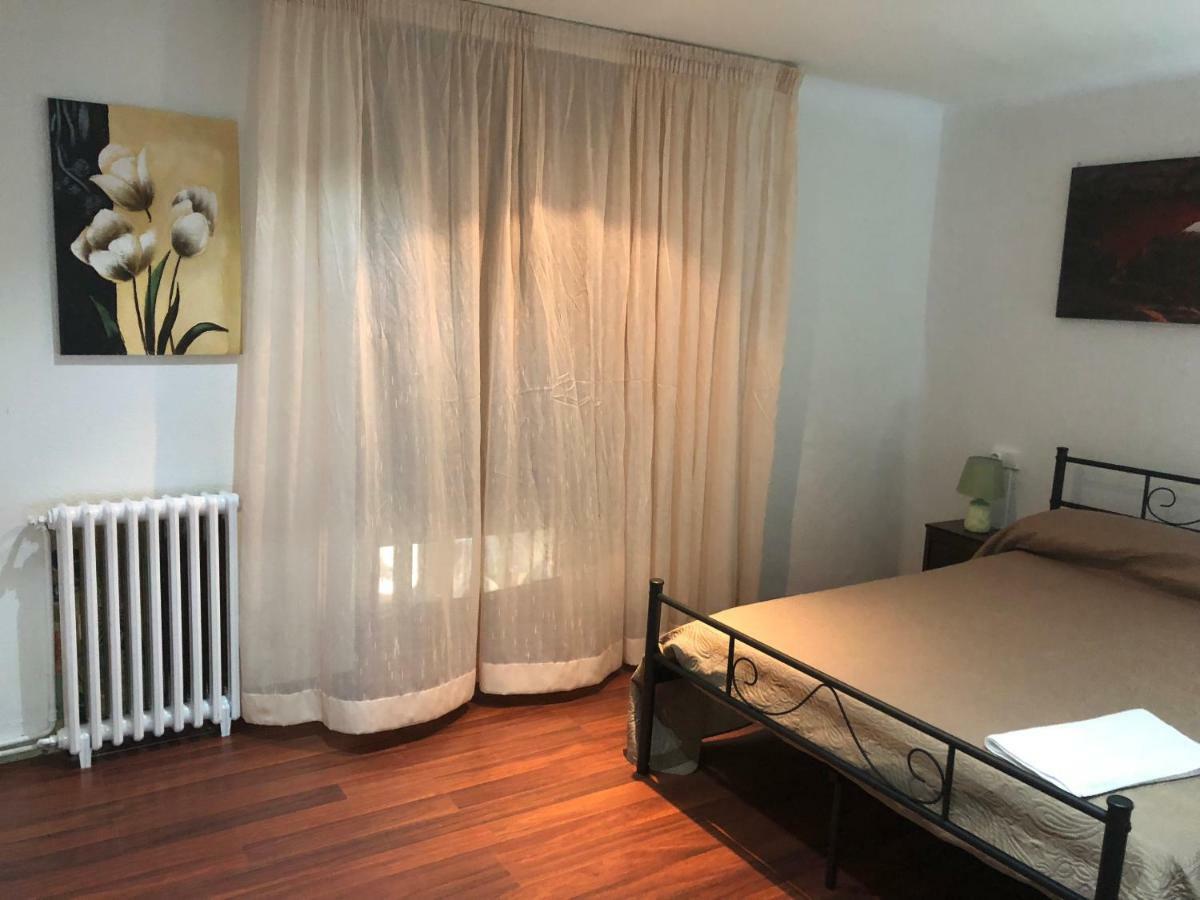 Hostal Di Verena Puigcerdà Exteriör bild